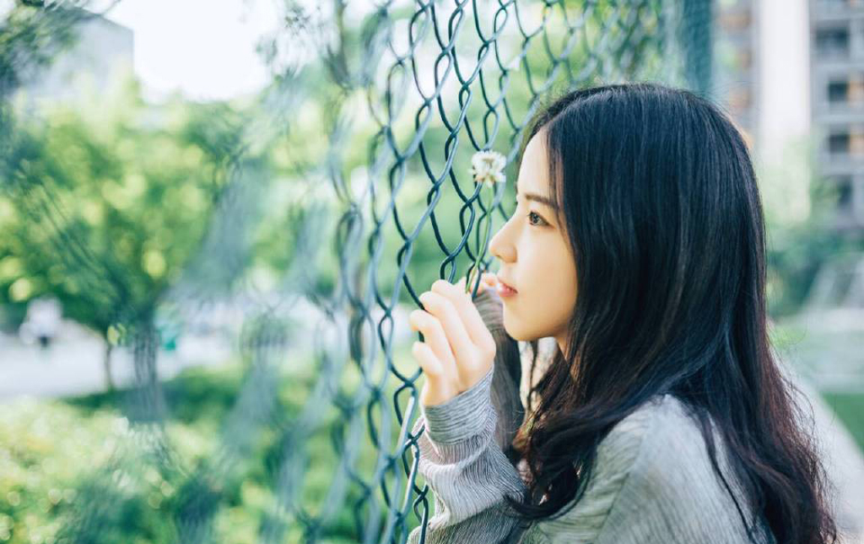 孟达大步而入，向着刘璋躬身道：“末将参见主公。”